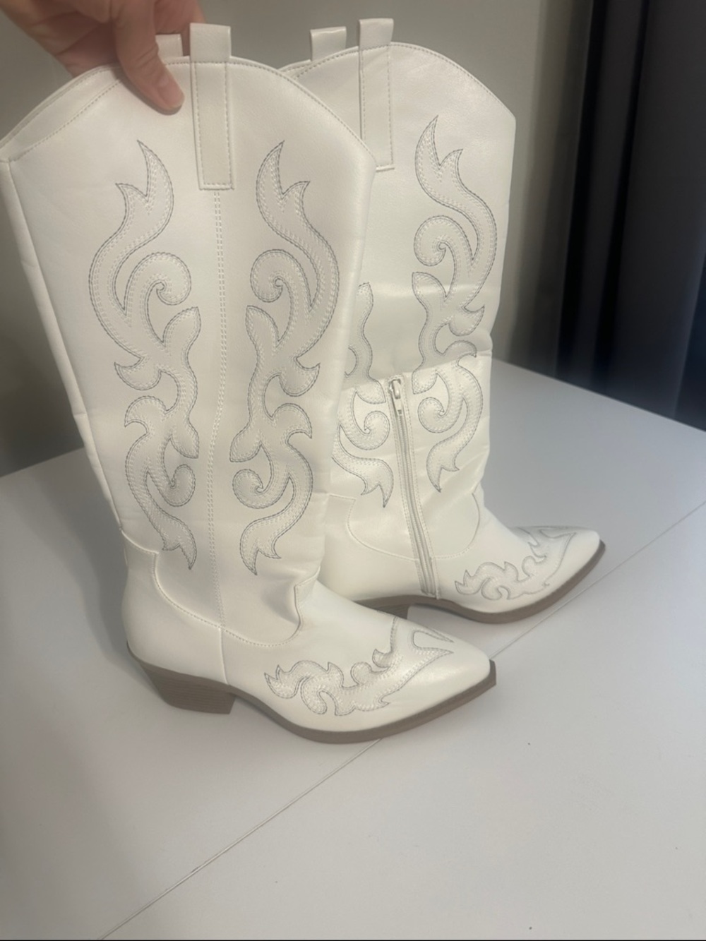 Women's White Western Cowboy Boots with Embroidered Detail